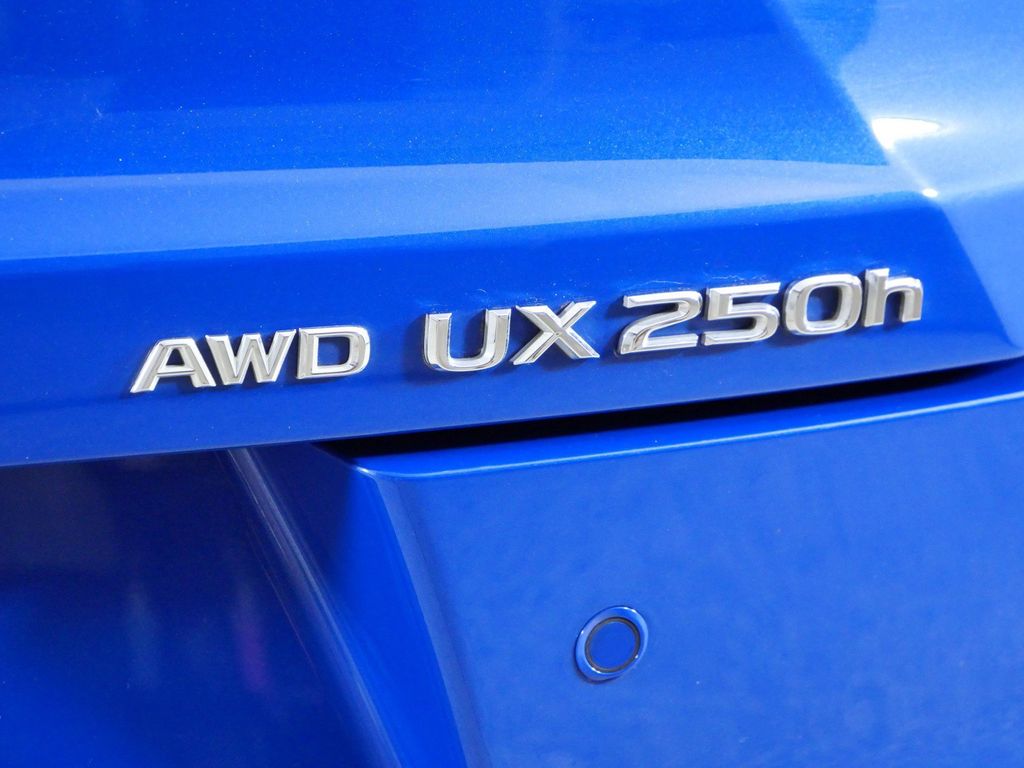 Thumbnail: 2024 Lexus UX - 22