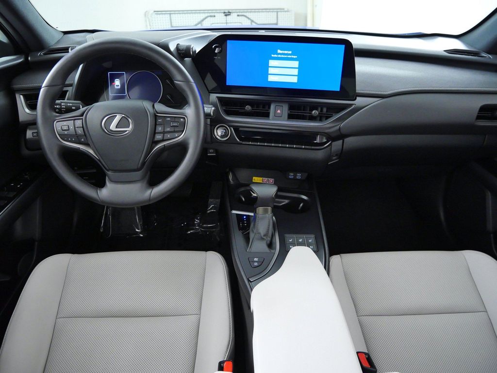 Thumbnail: 2024 Lexus UX - 2