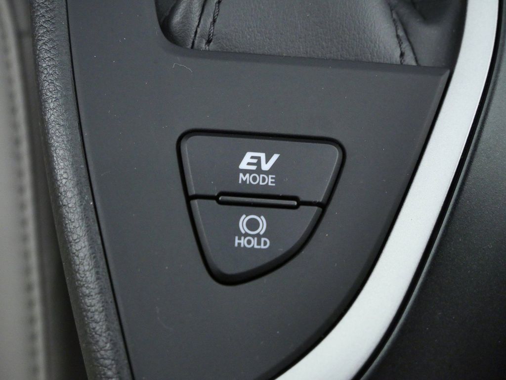 Thumbnail: 2024 Lexus UX - 43