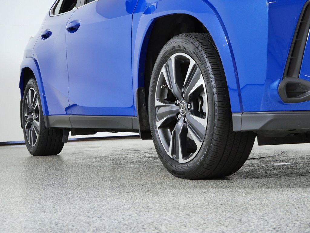 Thumbnail: 2024 Lexus UX - 7