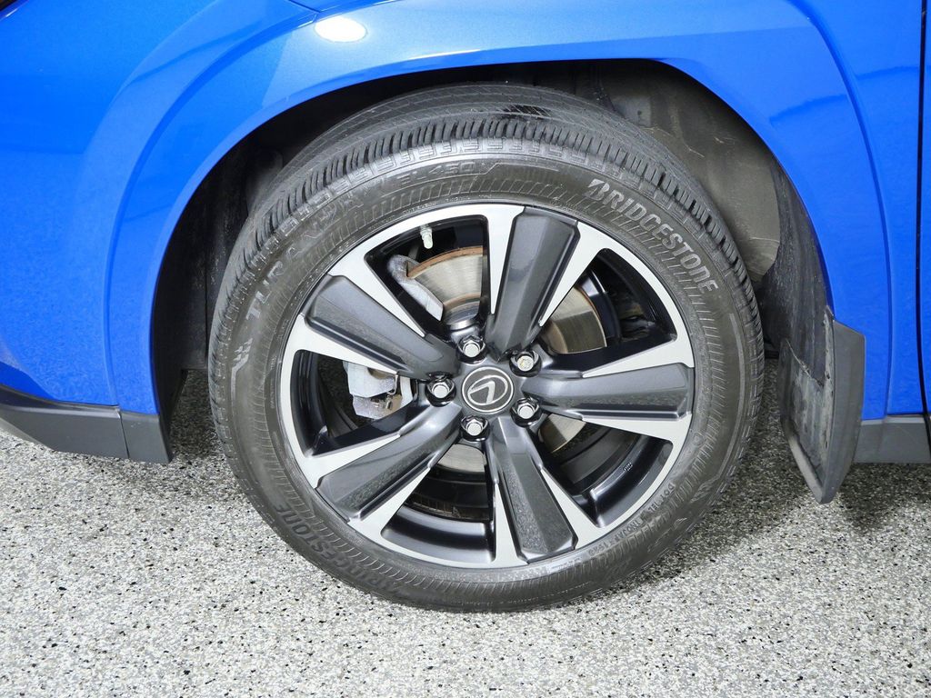 Thumbnail: 2024 Lexus UX - 26