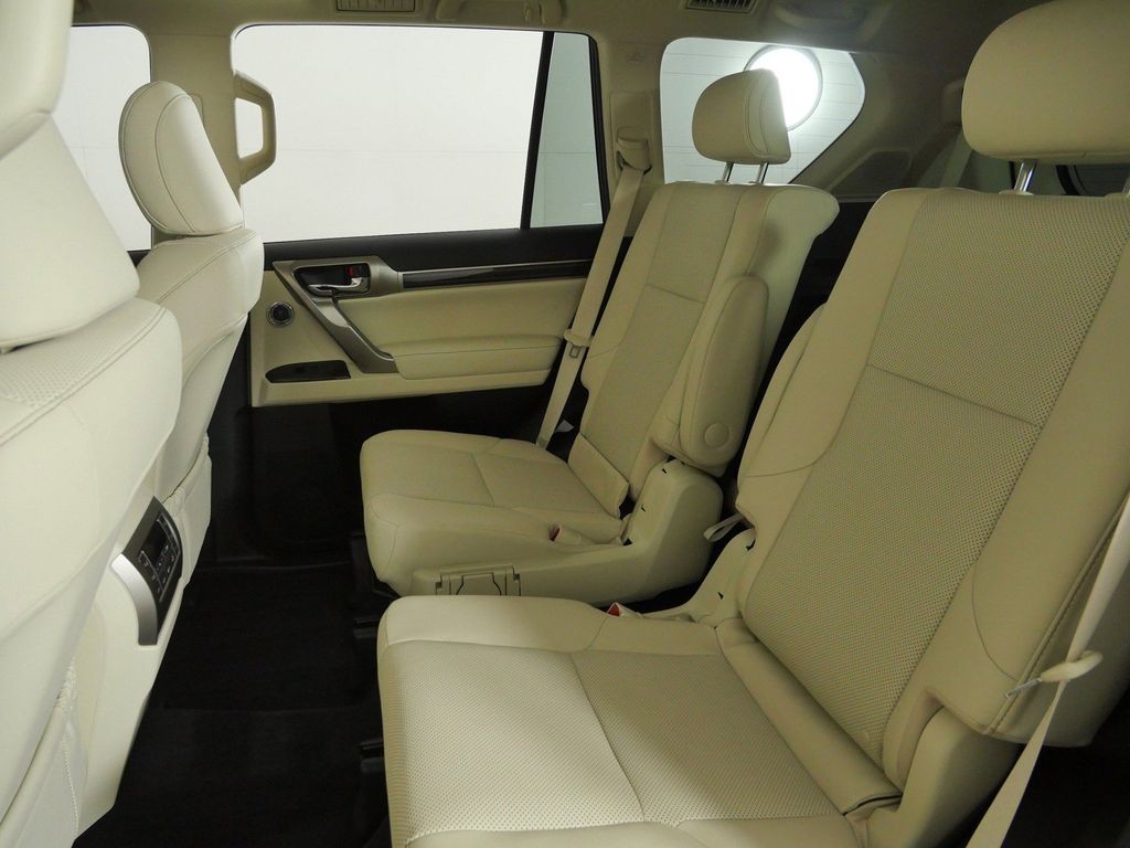 Thumbnail: 2021 Lexus GX - 33