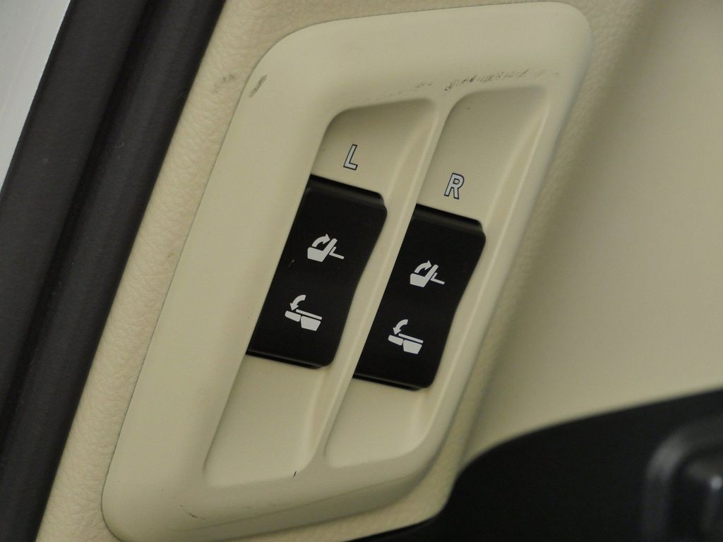 Thumbnail: 2021 Lexus GX - 16