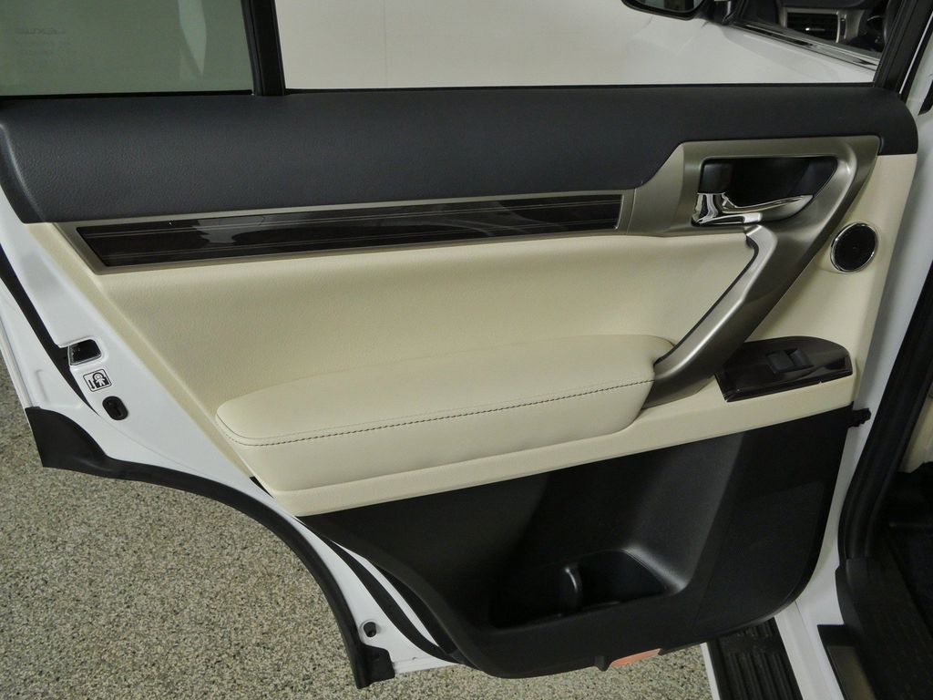 Thumbnail: 2021 Lexus GX - 31