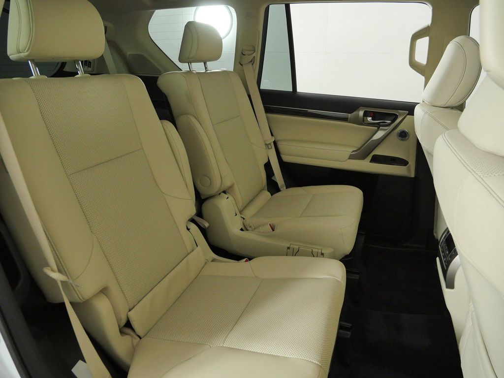 Thumbnail: 2021 Lexus GX - 30