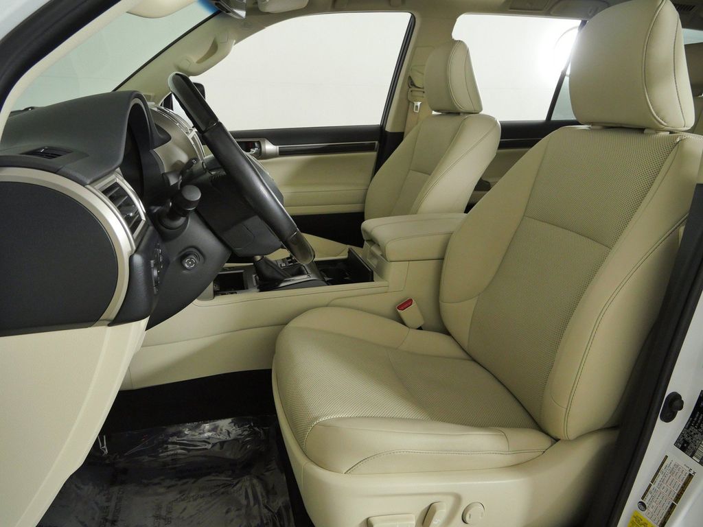 Thumbnail: 2021 Lexus GX - 36