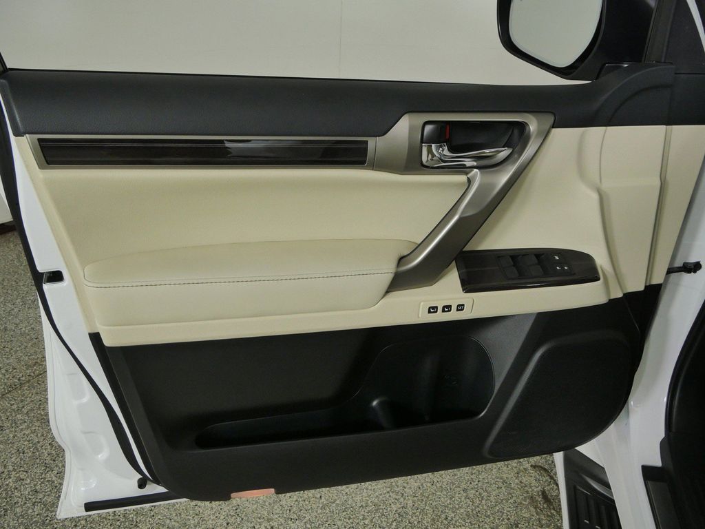 Thumbnail: 2021 Lexus GX - 34
