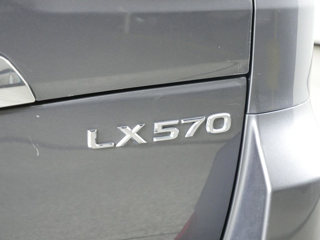 2017 Lexus LX 570 21