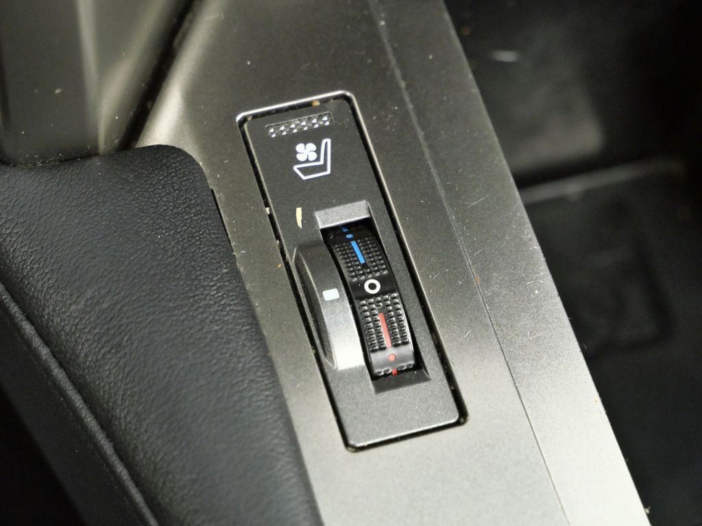 Thumbnail: 2016 Lexus GX - 45