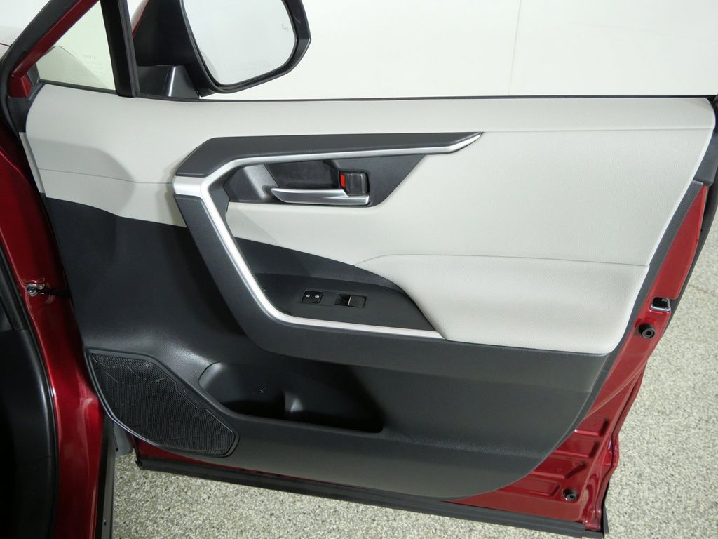 Thumbnail: 2019 Toyota RAV4 - 27