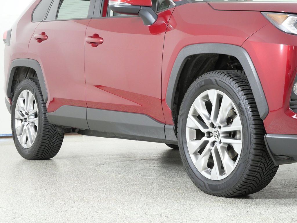 Thumbnail: 2019 Toyota RAV4 - 8