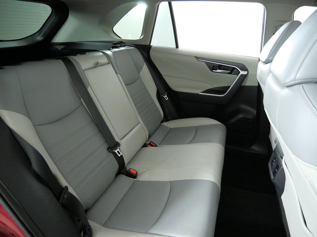Thumbnail: 2019 Toyota RAV4 - 30