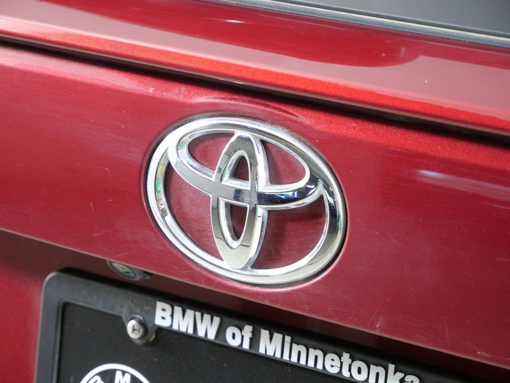Thumbnail: 2019 Toyota RAV4 - 21