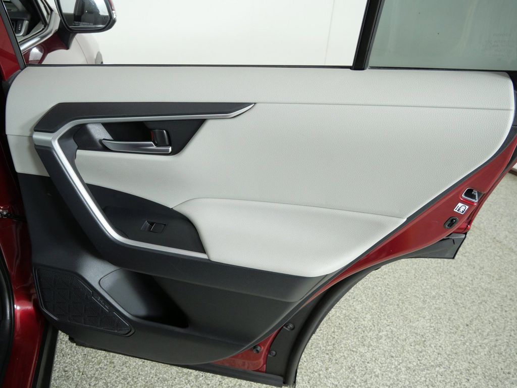 Thumbnail: 2019 Toyota RAV4 - 29