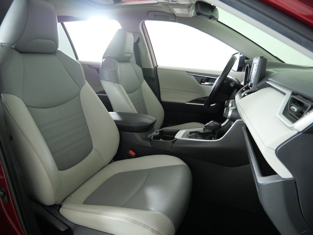 Thumbnail: 2019 Toyota RAV4 - 10