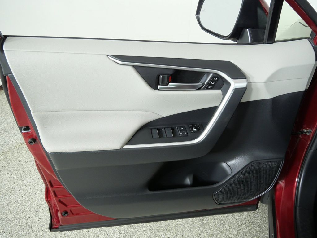 Thumbnail: 2019 Toyota RAV4 - 35