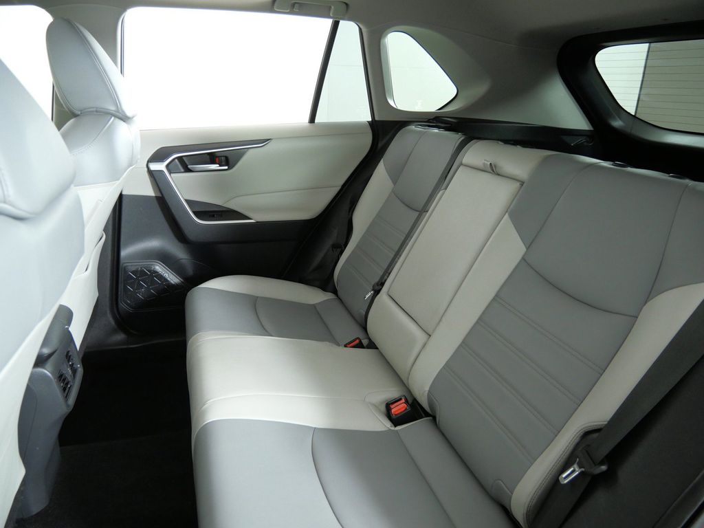 Thumbnail: 2019 Toyota RAV4 - 34