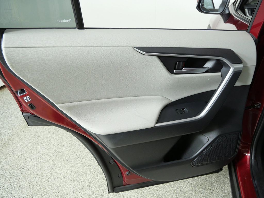 Thumbnail: 2019 Toyota RAV4 - 32