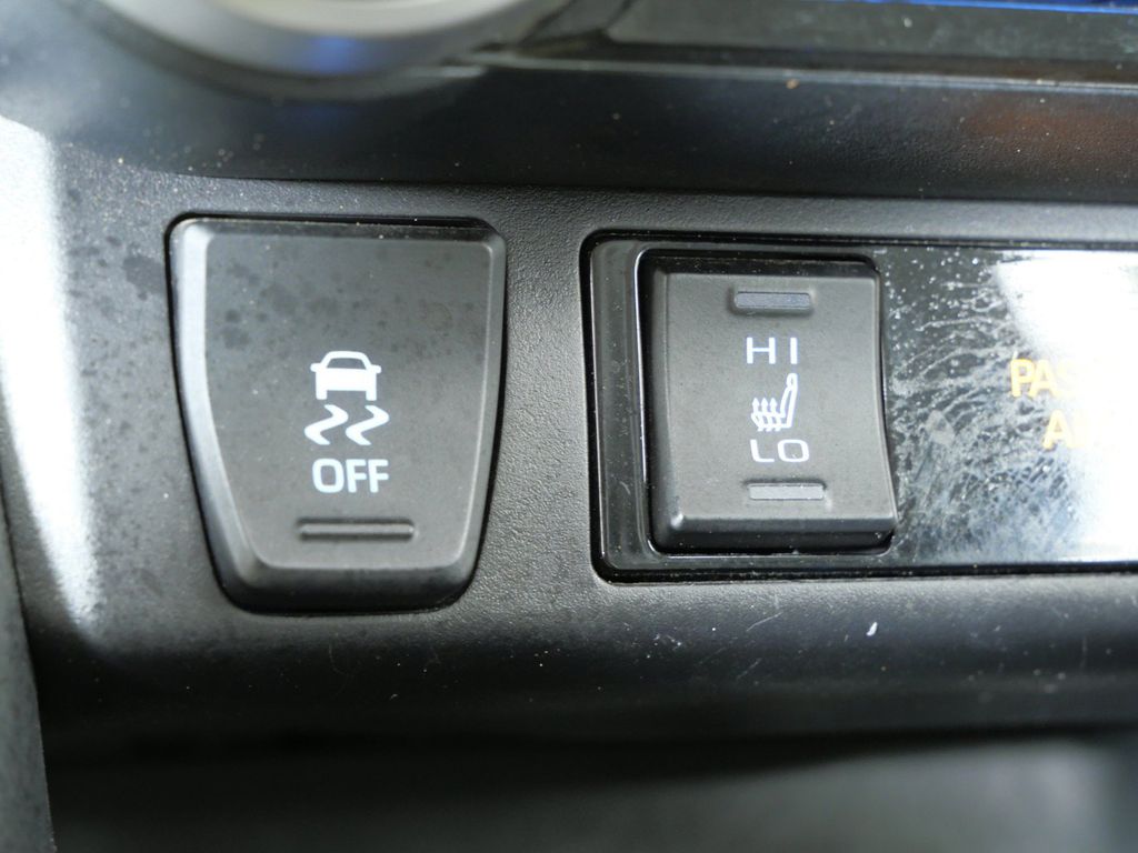 Thumbnail: 2019 Toyota RAV4 - 47