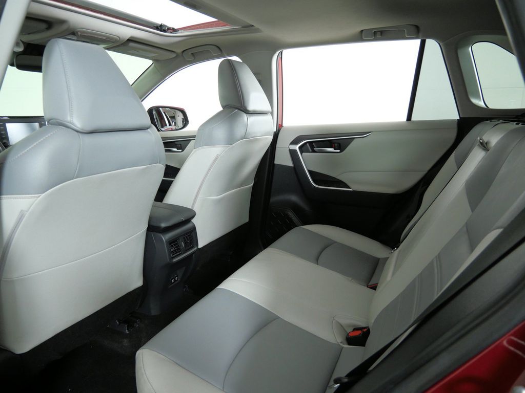 Thumbnail: 2019 Toyota RAV4 - 33