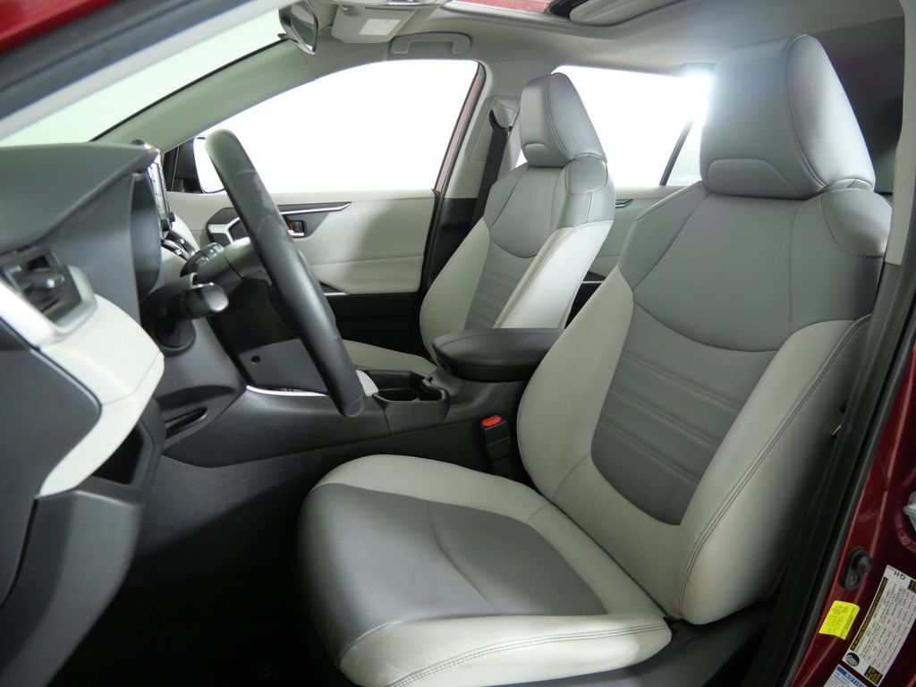 Thumbnail: 2019 Toyota RAV4 - 37