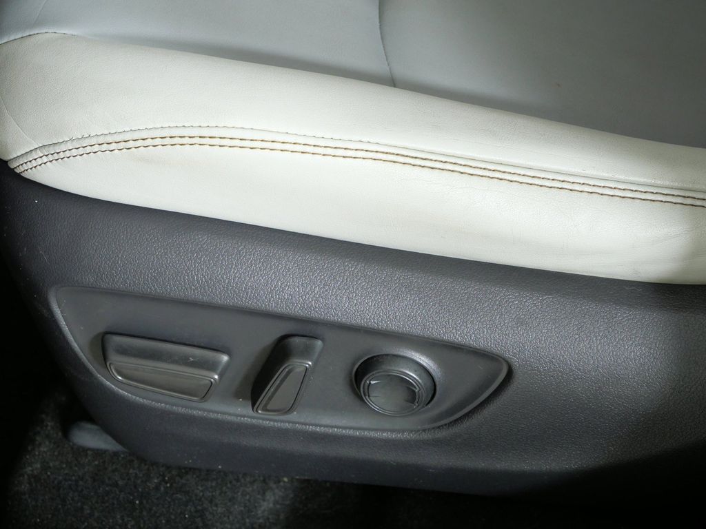 Thumbnail: 2019 Toyota RAV4 - 39