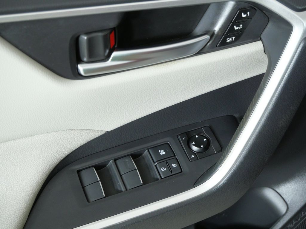 Thumbnail: 2019 Toyota RAV4 - 38