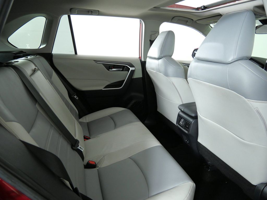 Thumbnail: 2019 Toyota RAV4 - 11