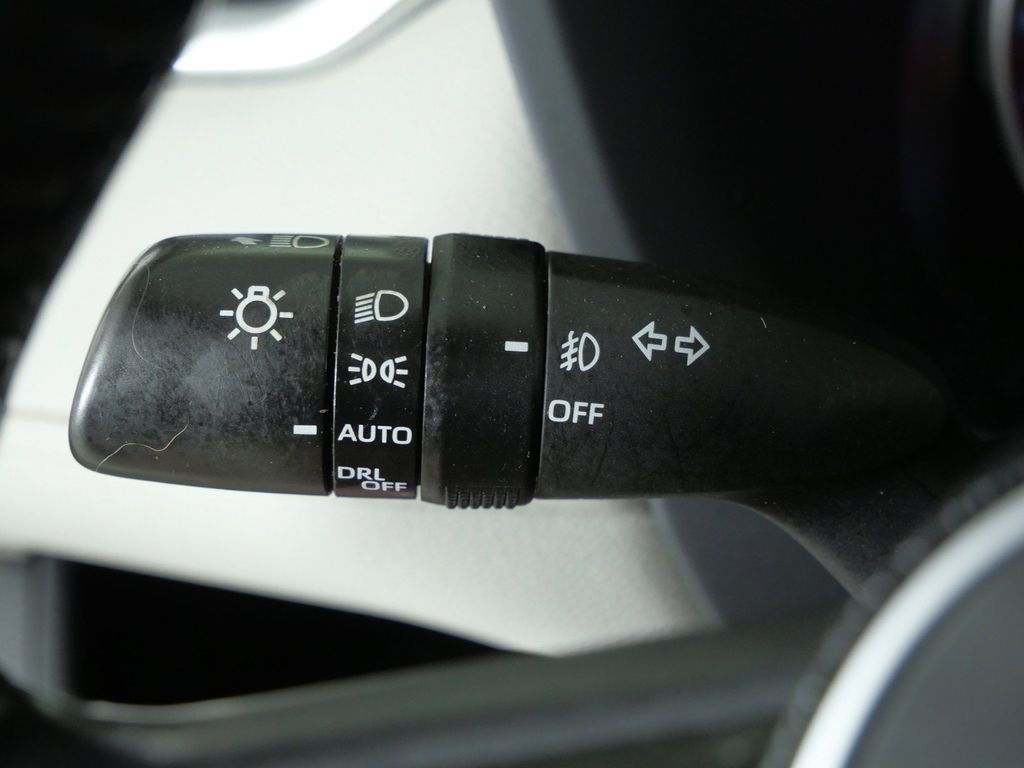 Thumbnail: 2019 Toyota RAV4 - 16