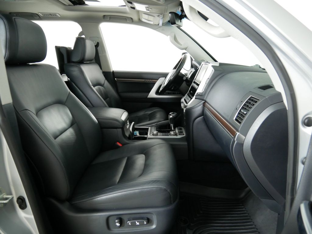 Thumbnail: 2016 Toyota Land Cruiser - 27