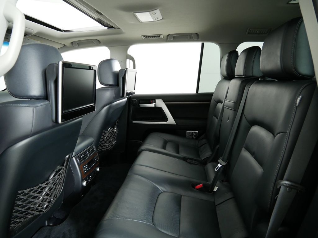 Thumbnail: 2016 Toyota Land Cruiser - 30