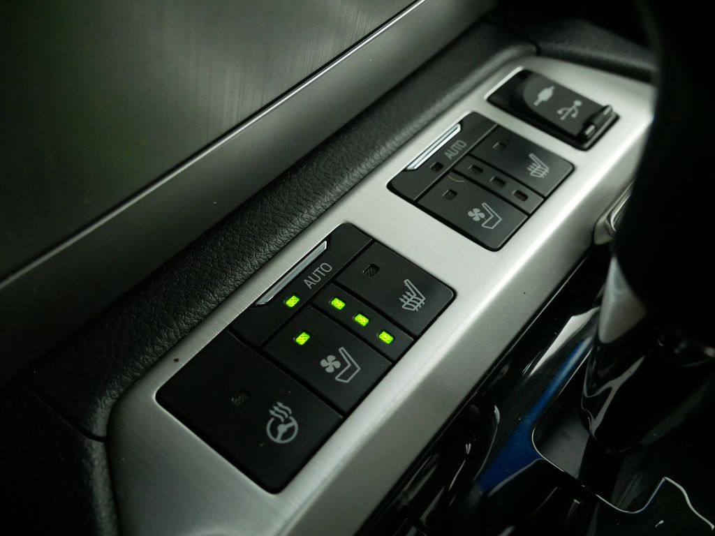 Thumbnail: 2016 Toyota Land Cruiser - 48
