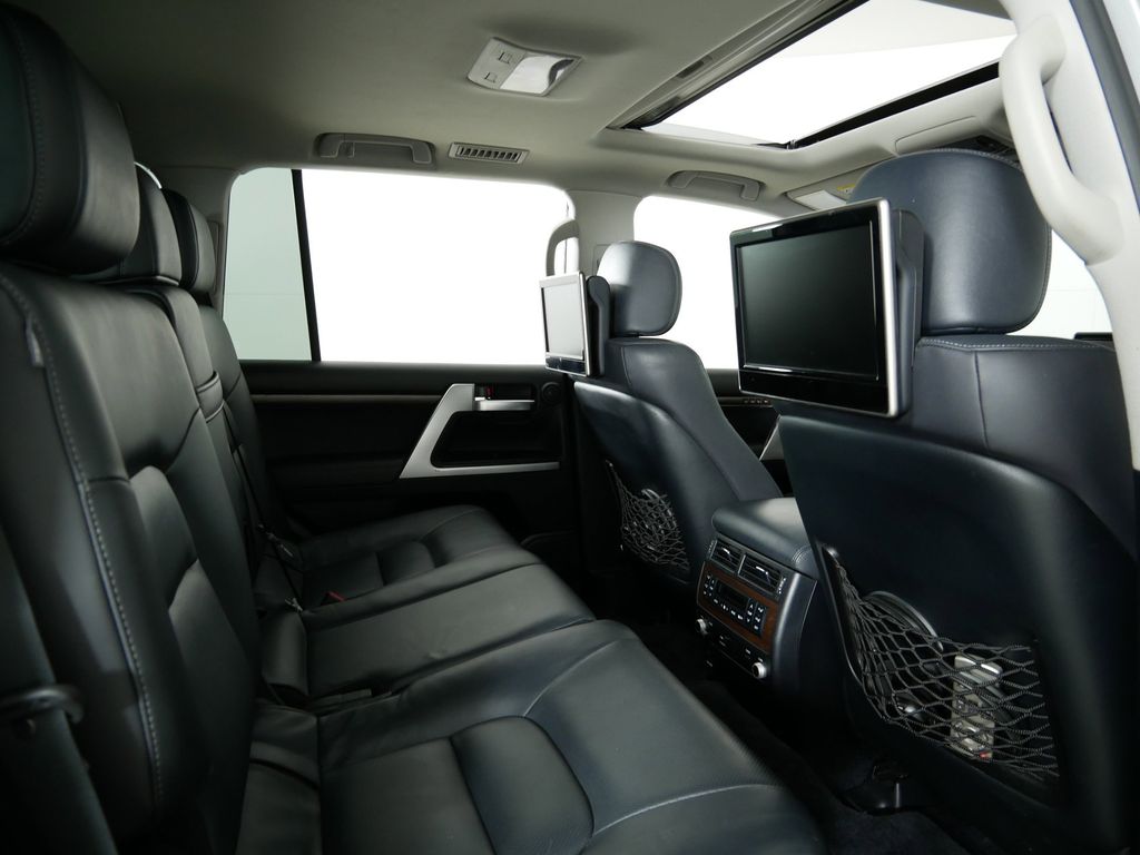 Thumbnail: 2016 Toyota Land Cruiser - 11