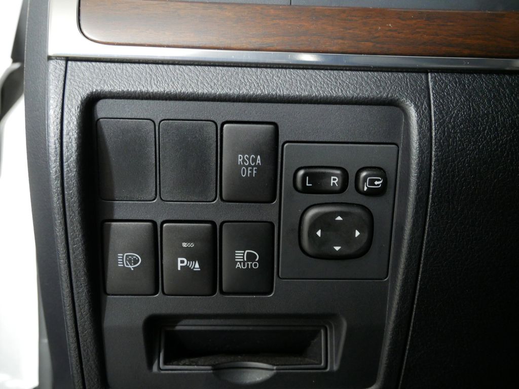 Thumbnail: 2016 Toyota Land Cruiser - 39