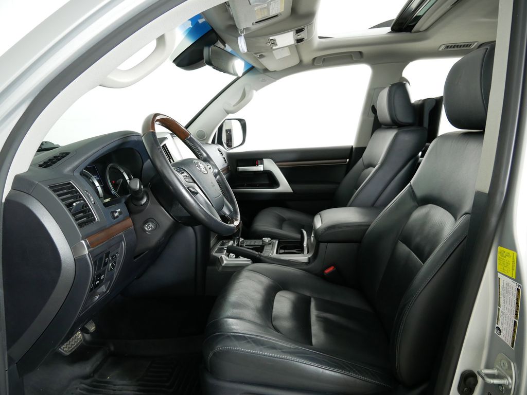Thumbnail: 2016 Toyota Land Cruiser - 33