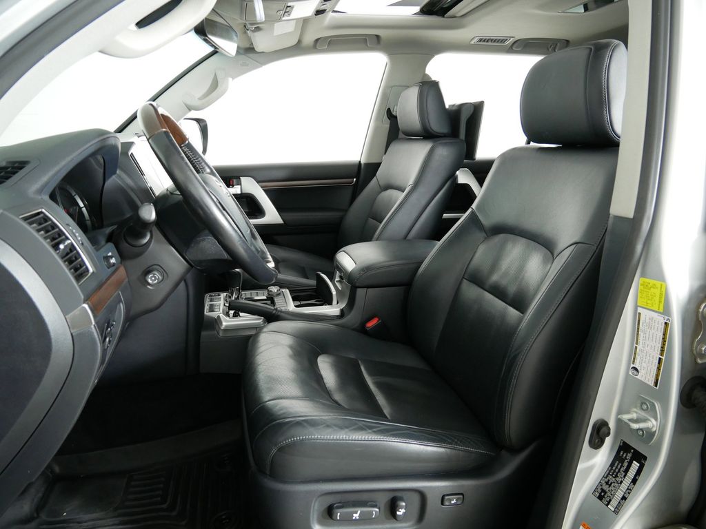 Thumbnail: 2016 Toyota Land Cruiser - 34