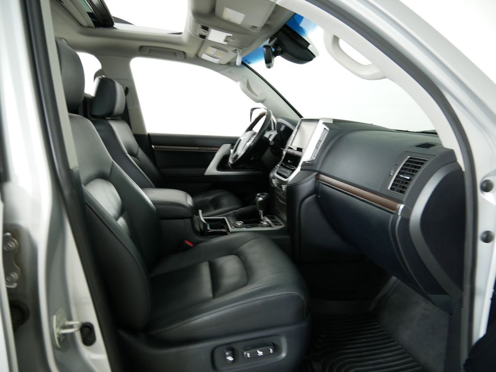 Thumbnail: 2016 Toyota Land Cruiser - 10