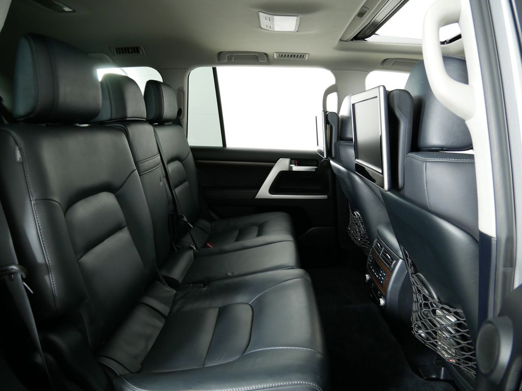 Thumbnail: 2016 Toyota Land Cruiser - 29