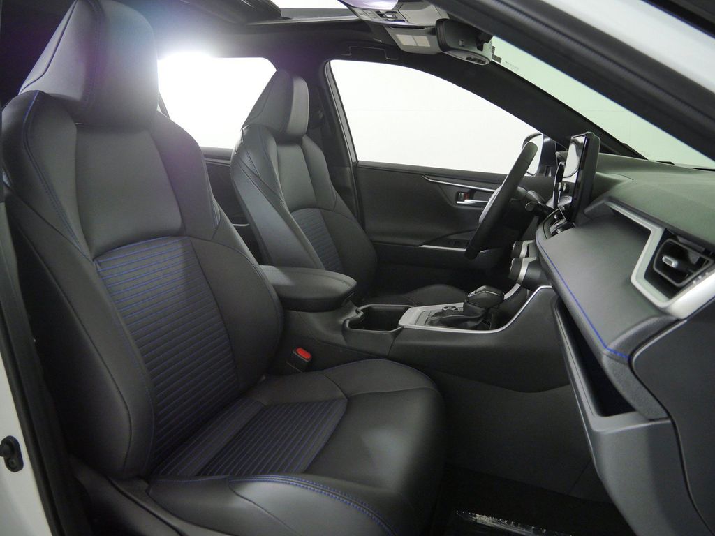 Thumbnail: 2025 Toyota RAV4 - 11