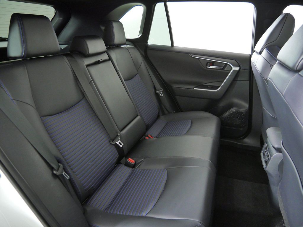Thumbnail: 2025 Toyota RAV4 - 33