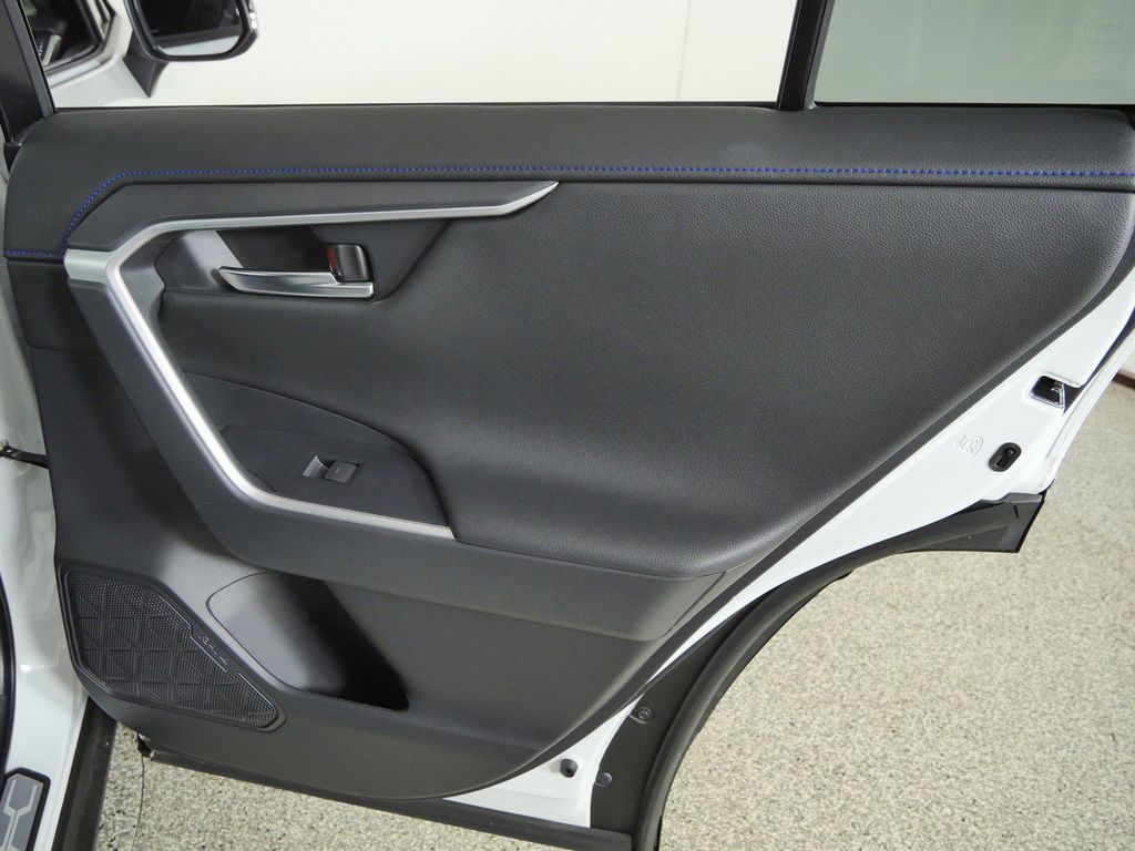 Thumbnail: 2025 Toyota RAV4 - 32