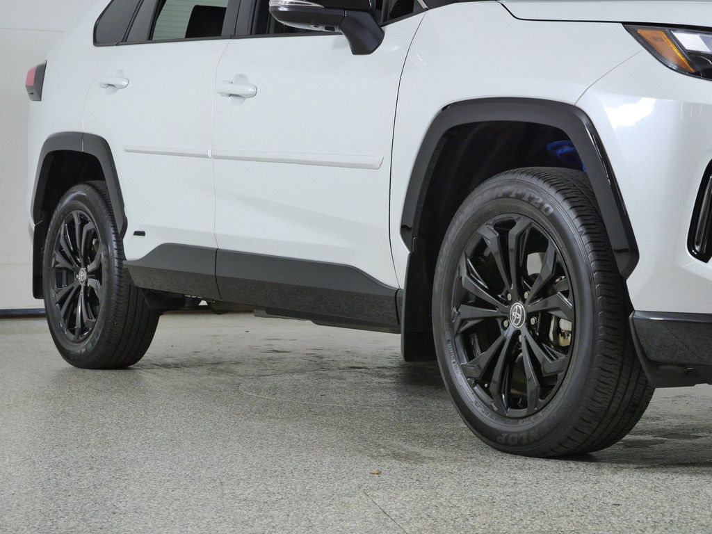 Thumbnail: 2025 Toyota RAV4 - 8