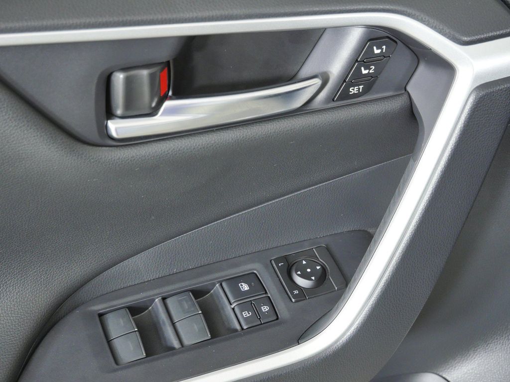 Thumbnail: 2025 Toyota RAV4 - 39