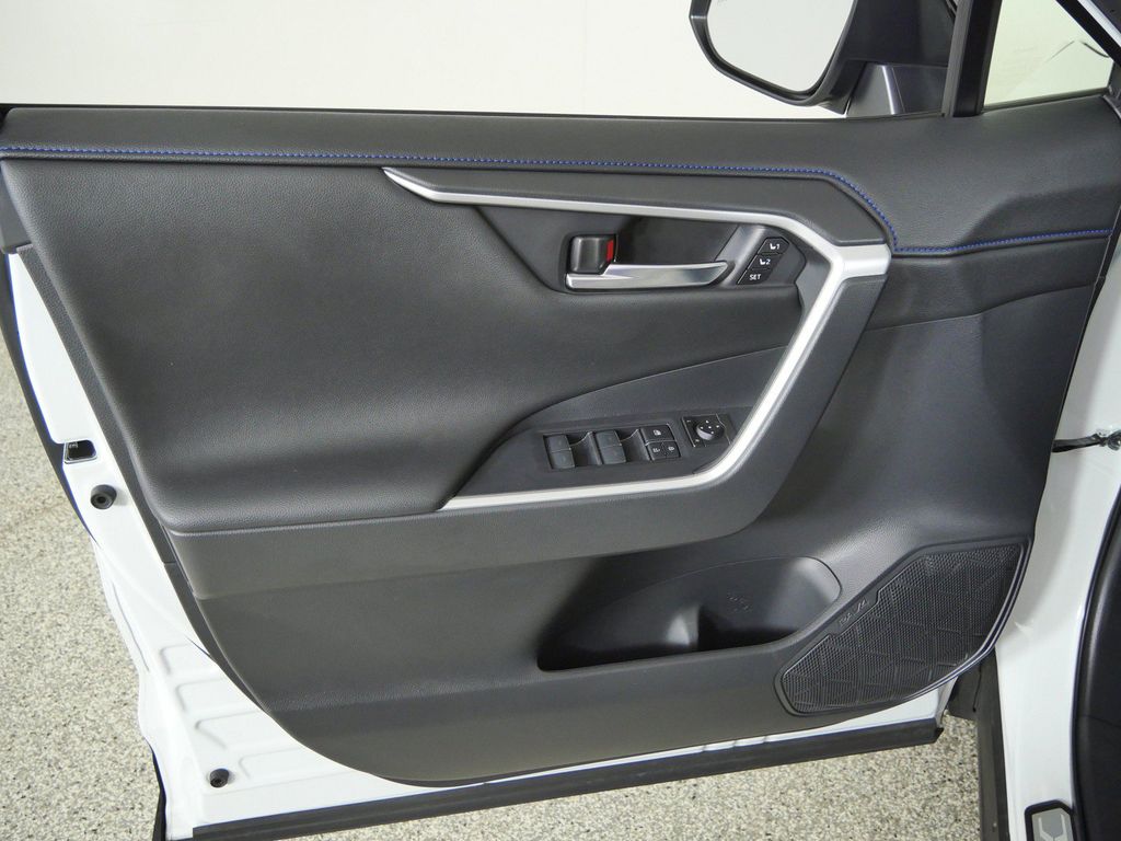 Thumbnail: 2025 Toyota RAV4 - 37