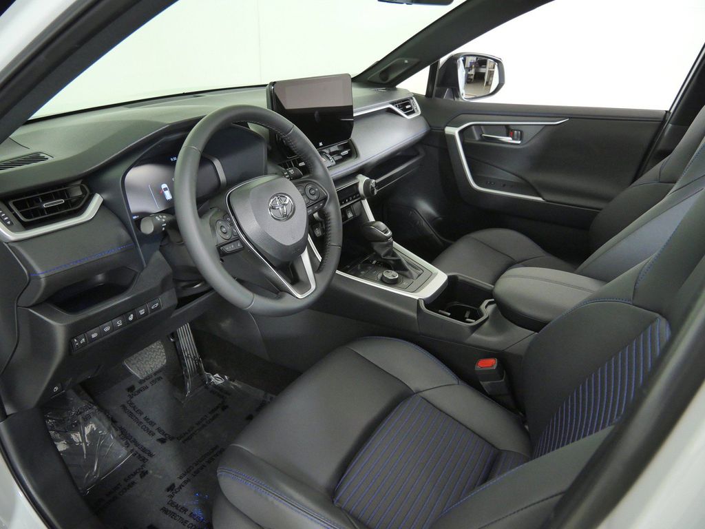 Thumbnail: 2025 Toyota RAV4 - 9