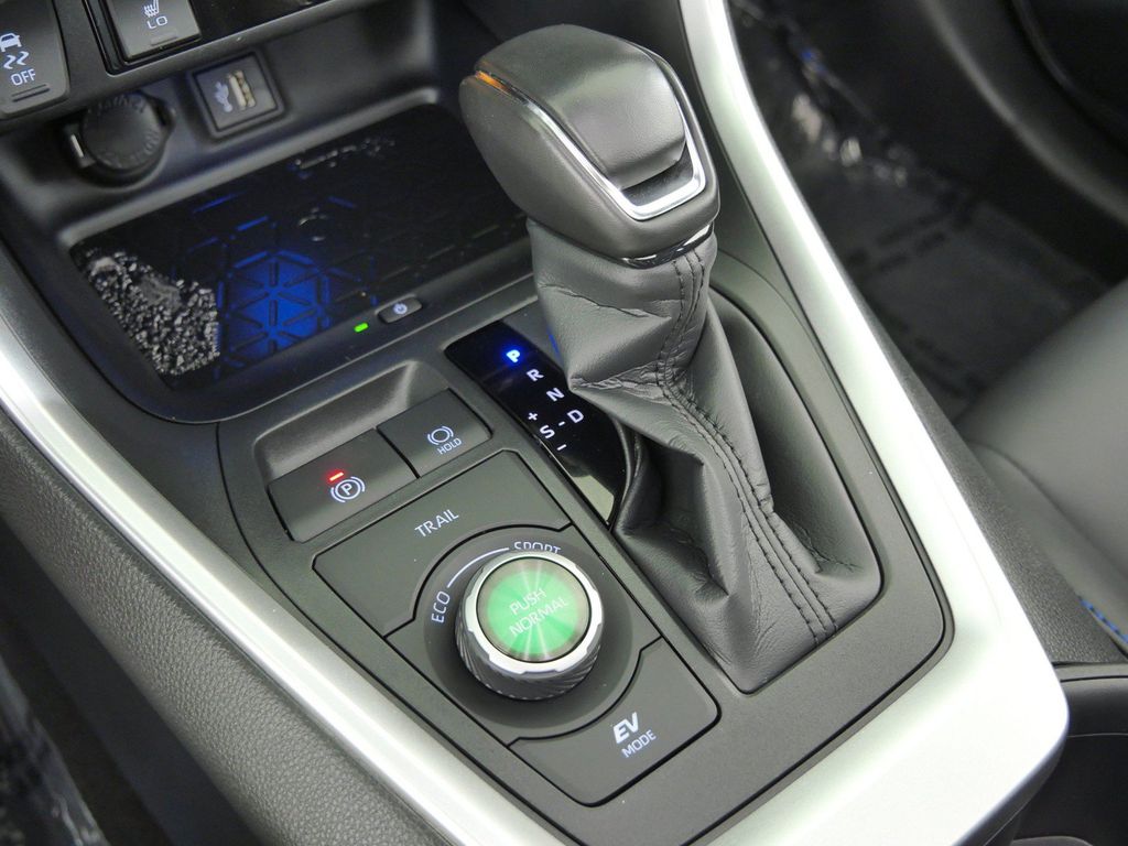 Thumbnail: 2025 Toyota RAV4 - 14