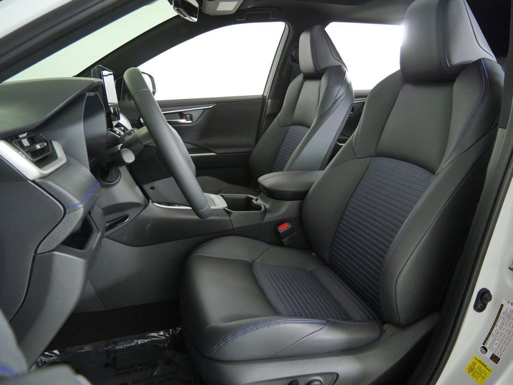 Thumbnail: 2025 Toyota RAV4 - 38