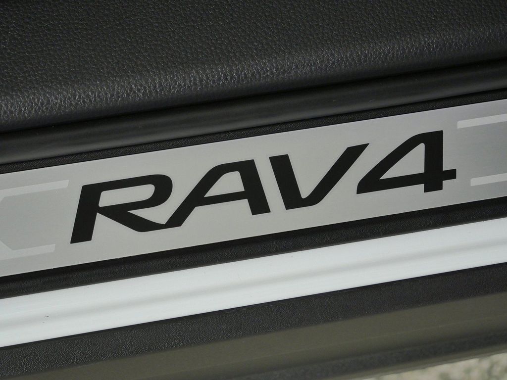 Thumbnail: 2025 Toyota RAV4 - 31