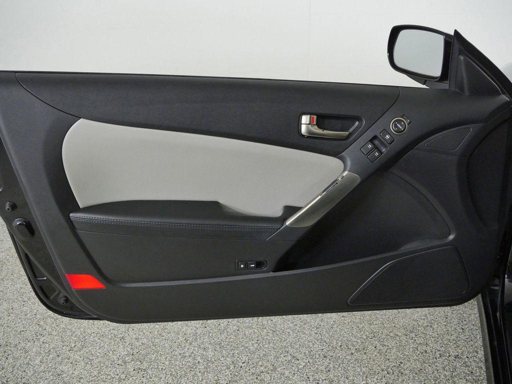 Thumbnail: 2015 Hyundai Genesis - 29