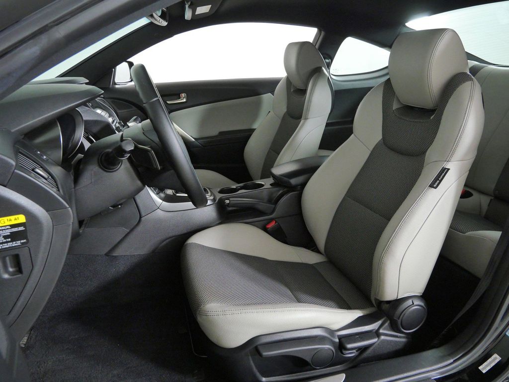 Thumbnail: 2015 Hyundai Genesis - 32